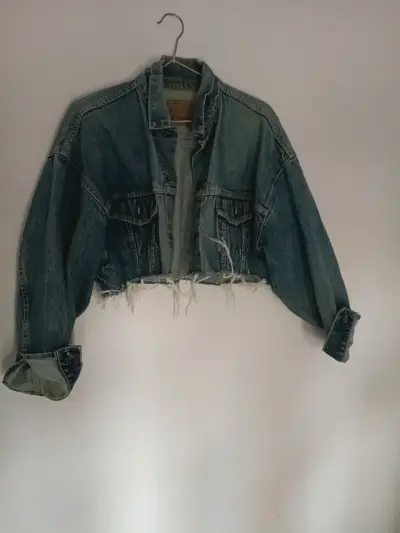 Chaqueta de mezclilla desgastada - miniatura 1