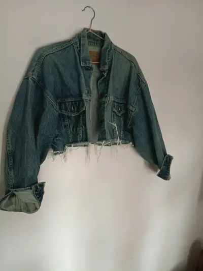 Chaqueta de mezclilla desgastada - miniatura 3