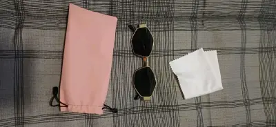 Lentes de sol y joyas - miniatura 1