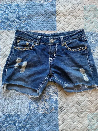 Shorts de mezclilla desgastados - miniatura 1
