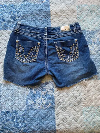 Shorts de mezclilla desgastados - miniatura 2
