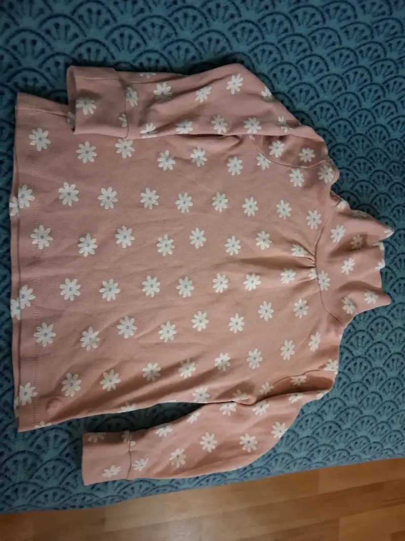 Polera rosa con flores - 1