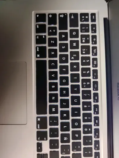Laptop MacBook Air usada - miniatura 3