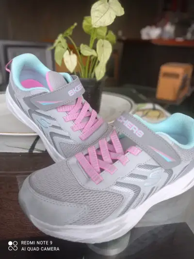 Zapatillas Skechers grises y rosadas - miniatura 1