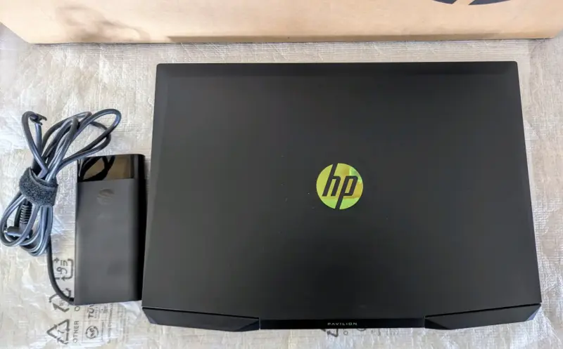 Laptop HP Pavilion negra - 1