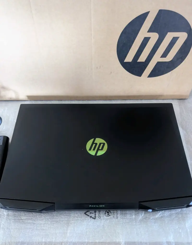 Laptop HP Pavilion negra - 2