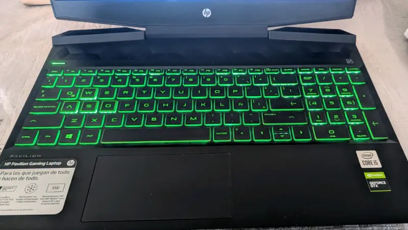 Laptop HP Pavilion negra - 4
