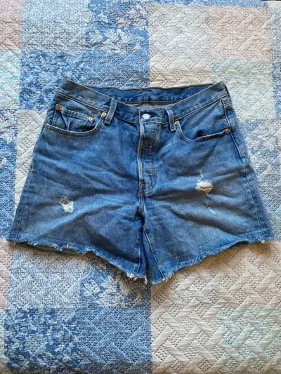 Shorts de mezclilla desgastados - miniatura 1