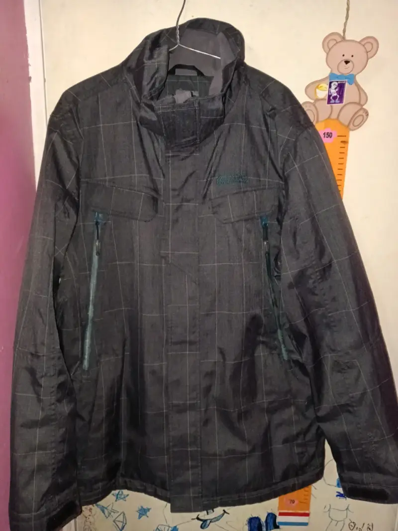 Chaqueta negra impermeable - 1