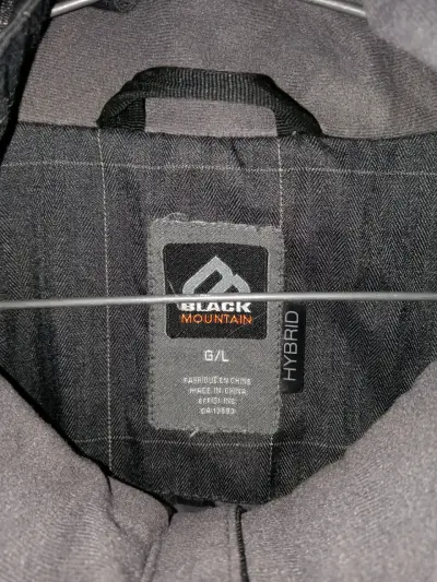 Chaqueta negra impermeable - miniatura 2