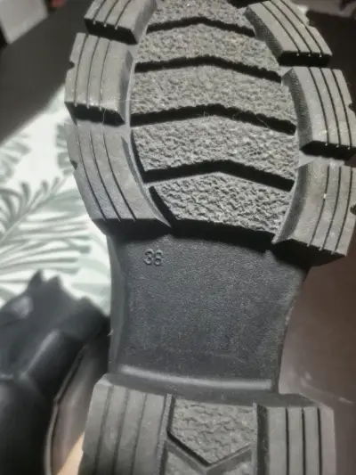 Botines negros con plataforma N38 - miniatura 3