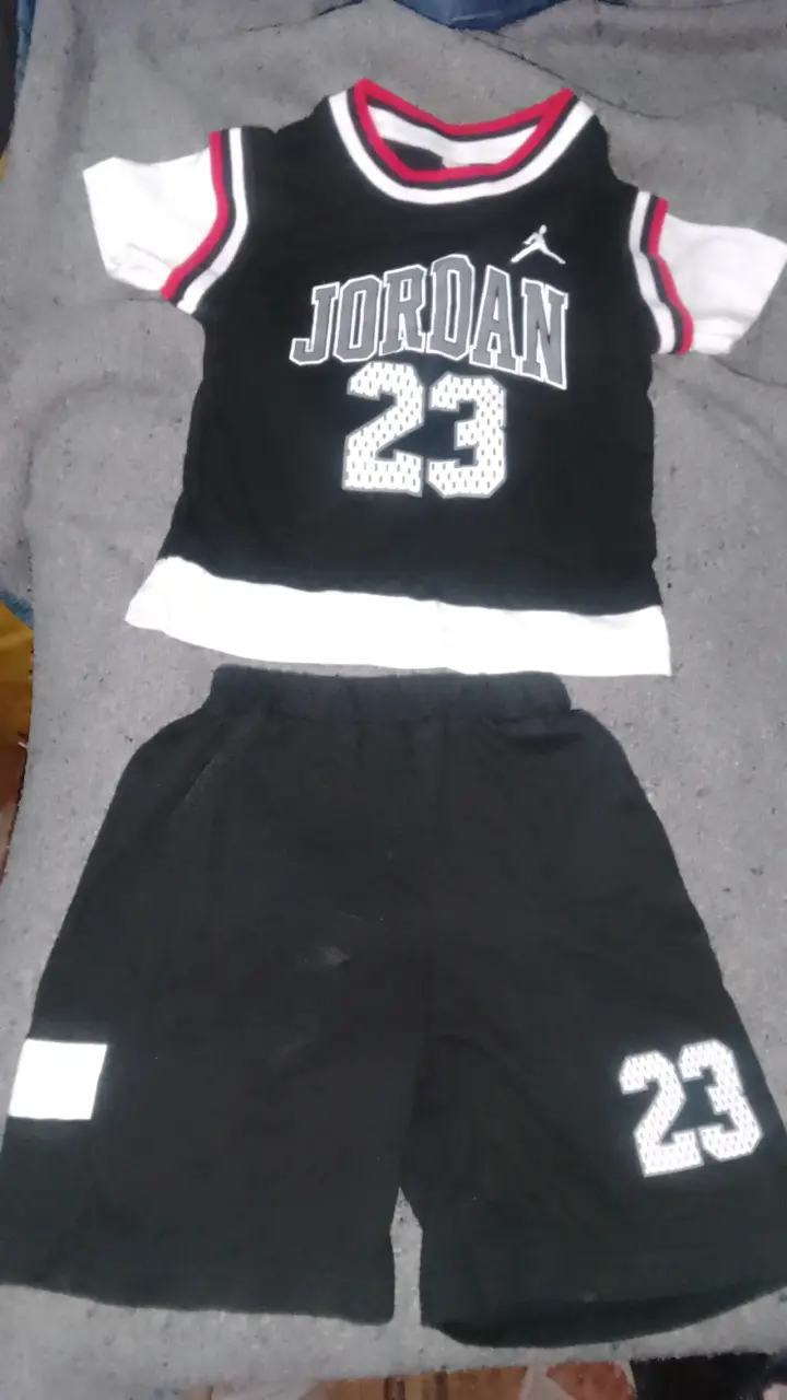 Conjunto deportivo niño talla 4