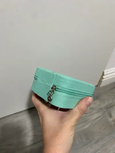 Estuche cuadrado color verde agua - miniatura 4