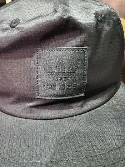 Gorra negra Adidas - miniatura 2