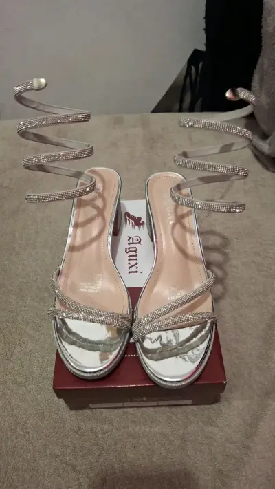 Tacones plateados - miniatura 1