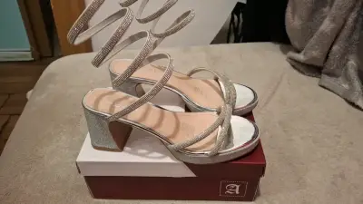 Tacones plateados - miniatura 2