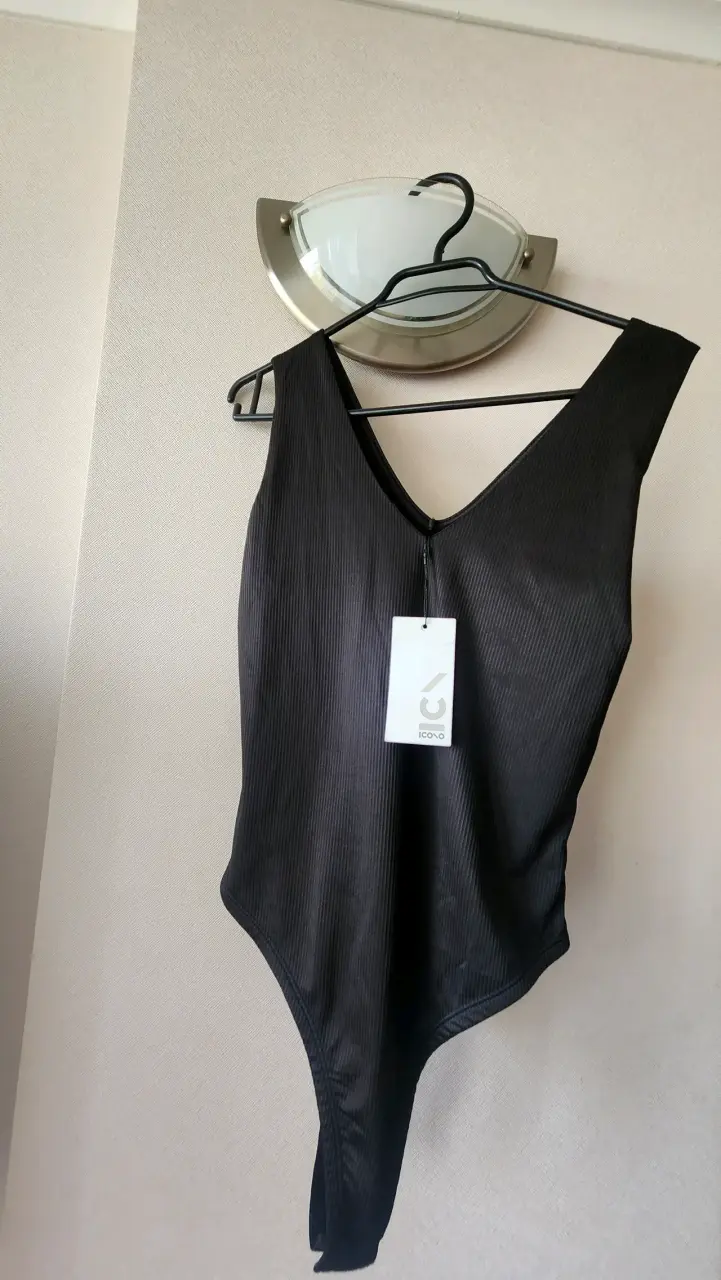 Body negro con etiqueta - 1