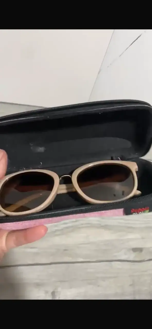 Lentes de sol con estuche - 2