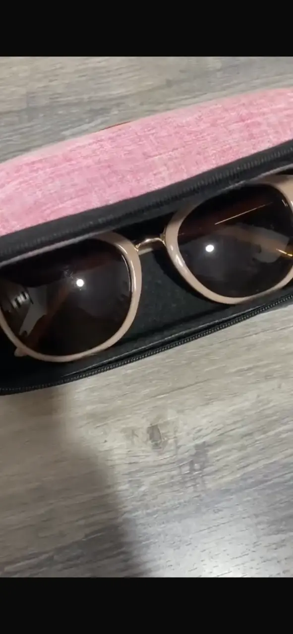 Lentes de sol con estuche - 3
