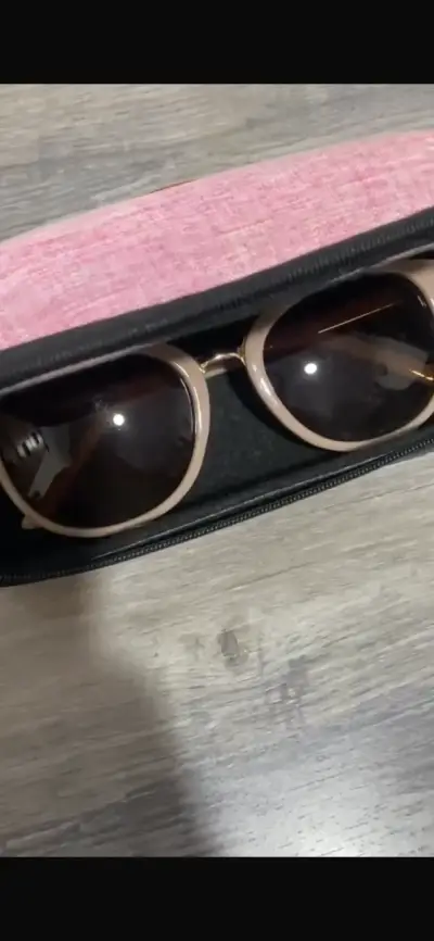 Lentes de sol con estuche - miniatura 3