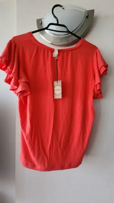 Polera coral con vuelos Amalia - miniatura 2