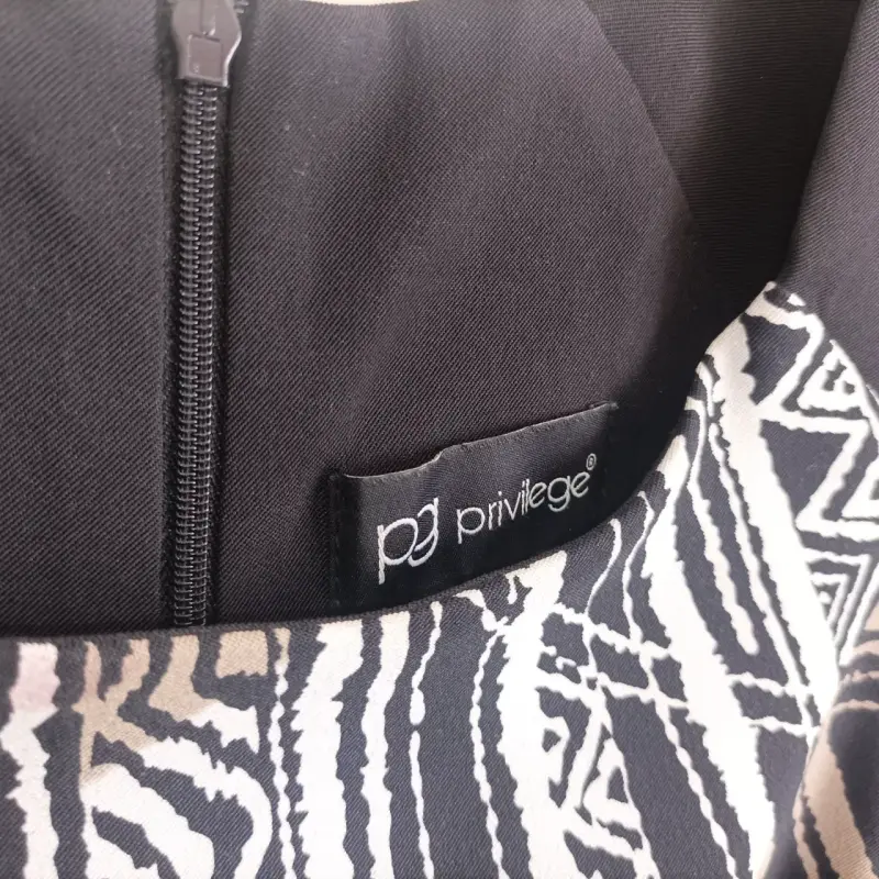 Vestido Privilege negro estampado tribal - 3