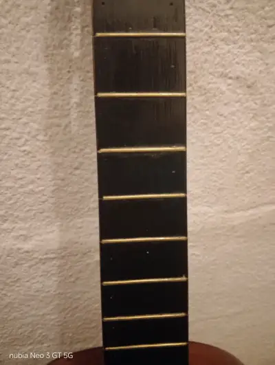 Guitarra clásica acústica amarilla - miniatura 3