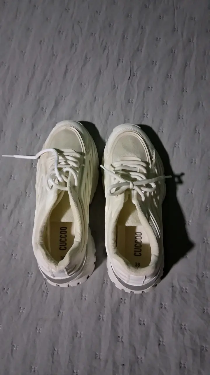 Zapatillas blancas de mujer - 1