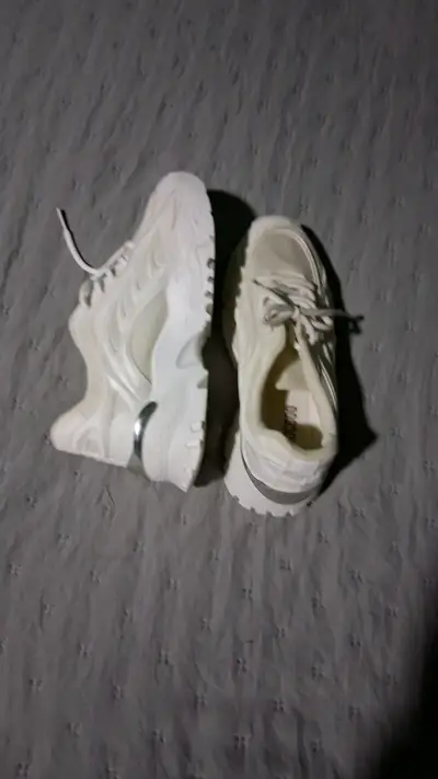 Zapatillas blancas de mujer - miniatura 2