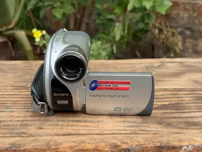Videocámara Sony Handycam  NighShot look vintage - miniatura 2