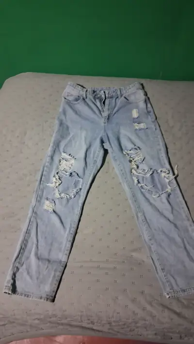 Jeans rasgados celestes - miniatura 2