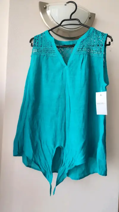 Blusa turquesa sin mangas nueva - miniatura 1