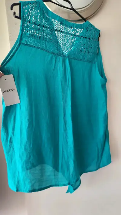 Blusa turquesa sin mangas nueva - miniatura 2