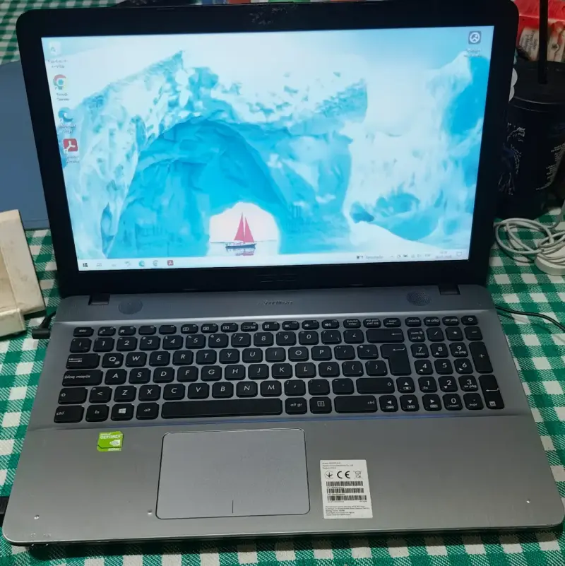 Notebook ASUS en buen estado - 1