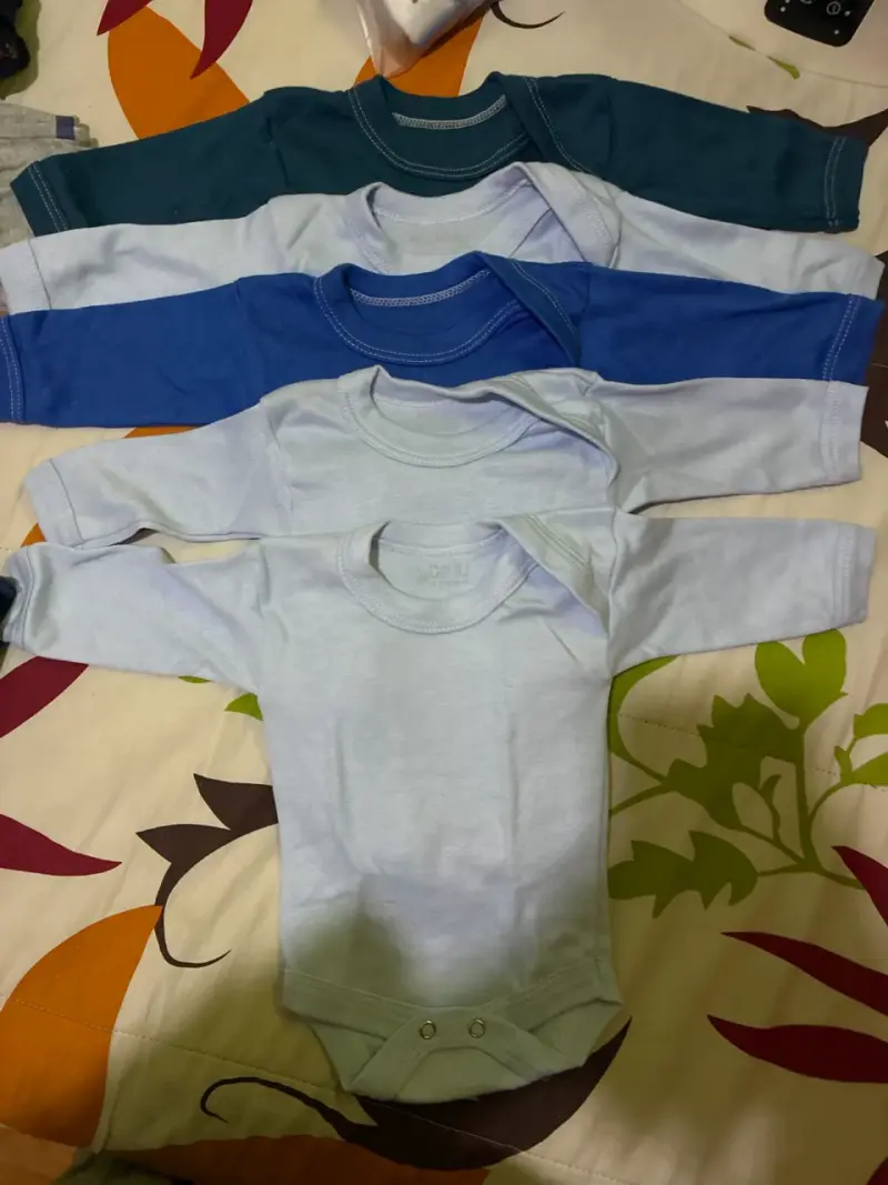 Conjunto de bodys de bebé