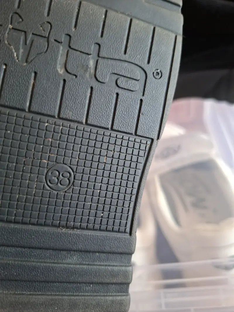 Vendo zapatillas mujer 38 y zapatillas de niña n28 - 3