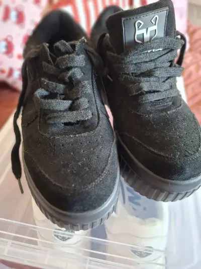Vendo zapatillas mujer 38 y zapatillas de niña n28 - miniatura 4