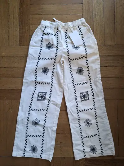 Pantalón de lino con bordado negro Zara Kids niña - miniatura 1