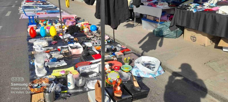 Vendo mercancía, nueva y usada, toldo y mesas - 3