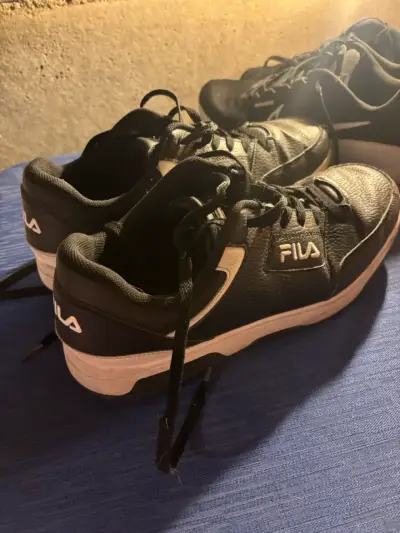 Zapatillas negras Nike,skeachers y fila deportivas - miniatura 3
