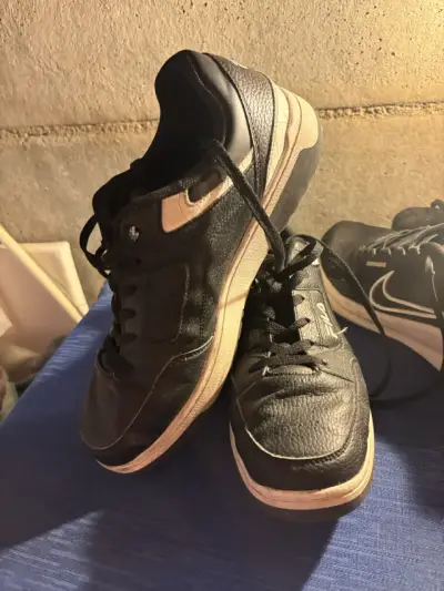 Zapatillas negras Nike,skeachers y fila deportivas - miniatura 4