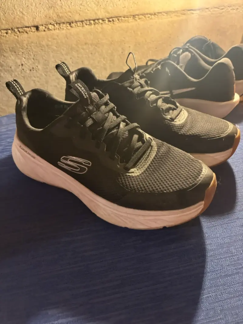Zapatillas negras Nike,skeachers y fila deportivas - 5