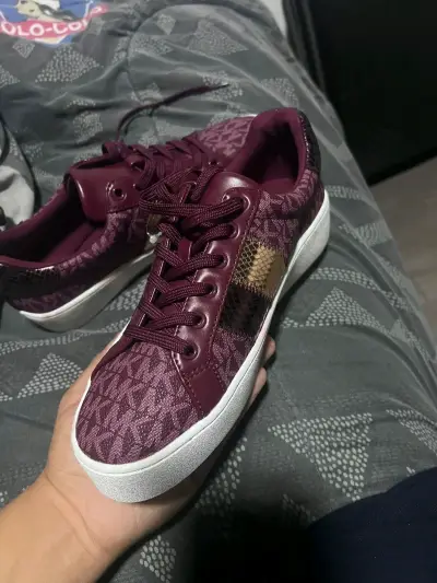 Zapatillas burdeo diseño estampado - miniatura 3