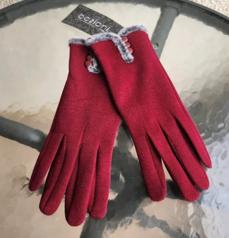 Guantes rojos con botones