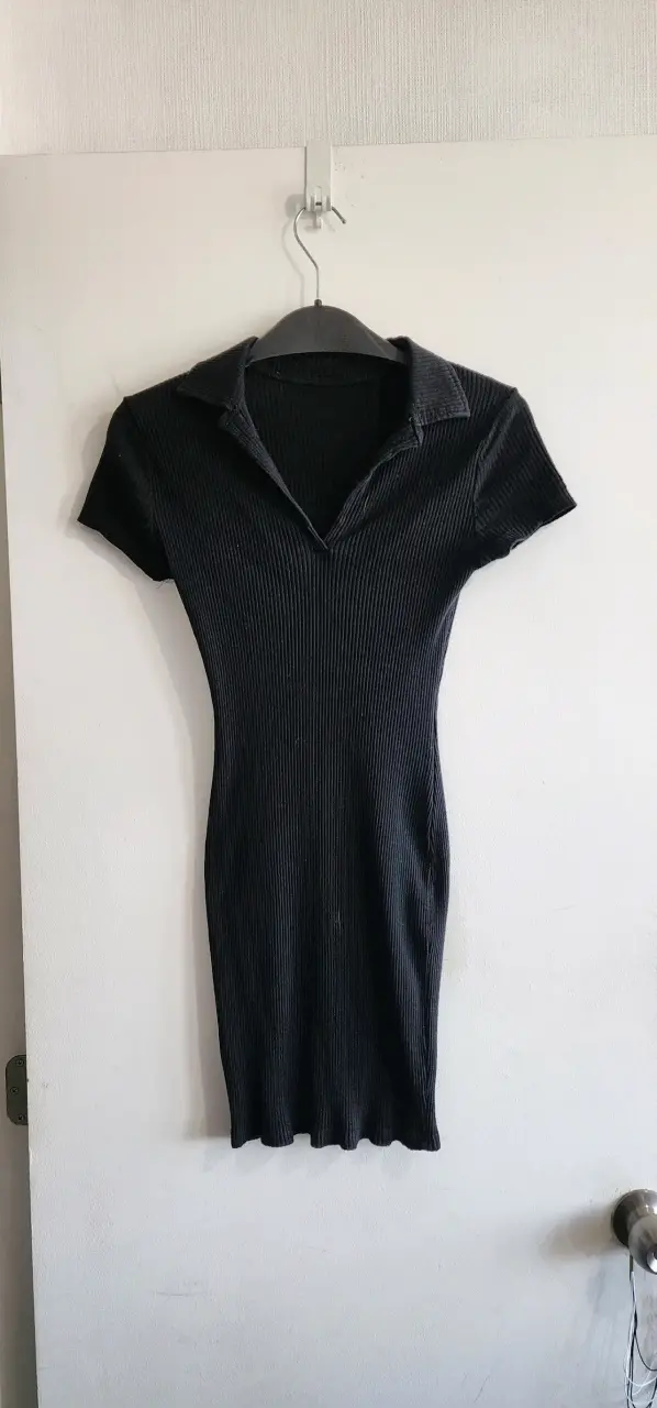 Vestido negro ajustado