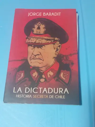 Libro 'La Dictadura' de Baradit - miniatura 1