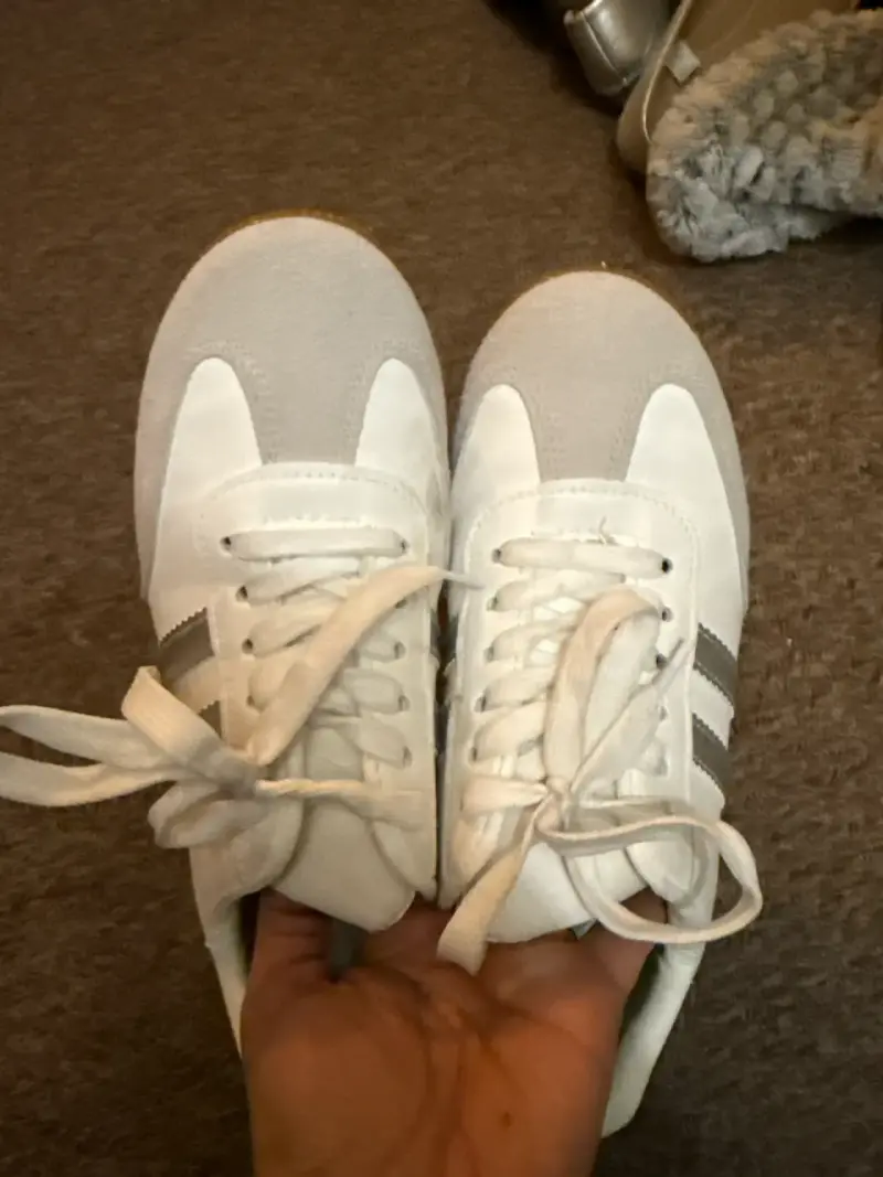 Zapatillas blancas con detalles grises - 3