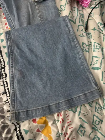Jeans celestes con flores blancas y cargo - miniatura 4