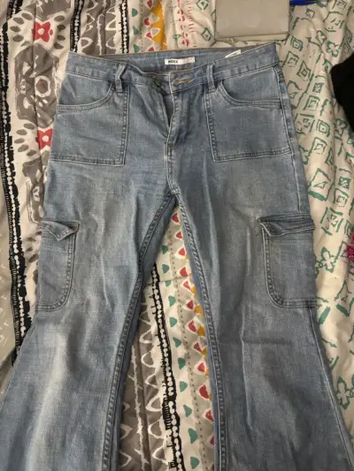 Jeans celestes con flores blancas y cargo - miniatura 5