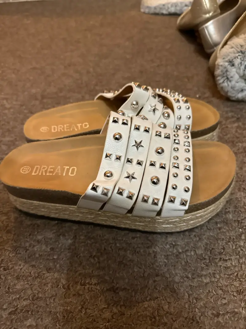 Sandalias blancas con tachas - 2